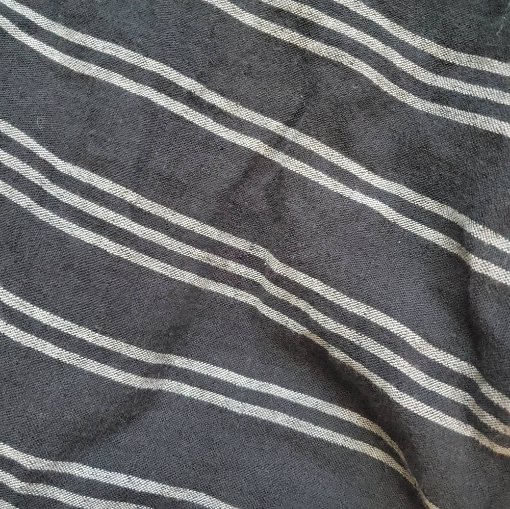 Amazon Essentials Vneck Linen Blend Striped Sleeveless Romper - Picture 3 of 11
